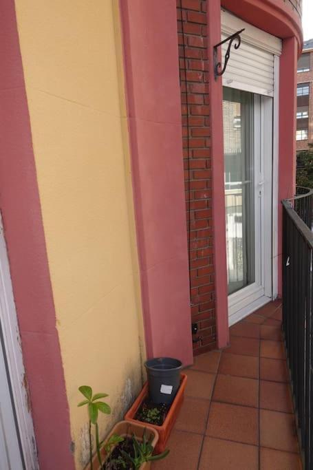 Antolin Yellow Door Ponferrada Luaran gambar